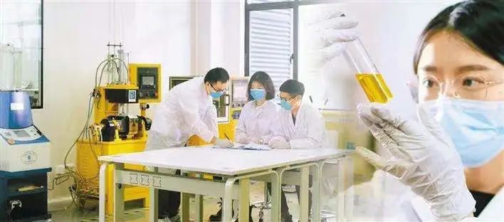 媒體報(bào)道 | “72次飛行送檢”背后——電子材料院要做鏈接產(chǎn)業(yè)上下游的“連通閥”“助推器”